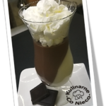 Czekoladowa Rolada z Kremem Mascarpone i Orzeszkami Makadamia