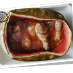 Sernik z Brzoskwiniami i Czekoladowym Ganache’m pod Pierzynką Włoskiej Bezy