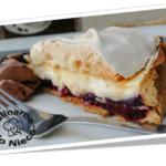 Szarlotka z Czekoladowym Budyniem i Sosem Jabłkowym