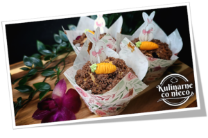 Wielkanocne Muffinki Marchewkowe z Owocami i Kakaową Kruszonką Obraz37.png